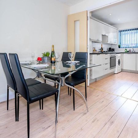 City Centre Townhouse - 3 Bedrooms - Garage - Parking - Top Rated Μπέρμιγχαμ Εξωτερικό φωτογραφία