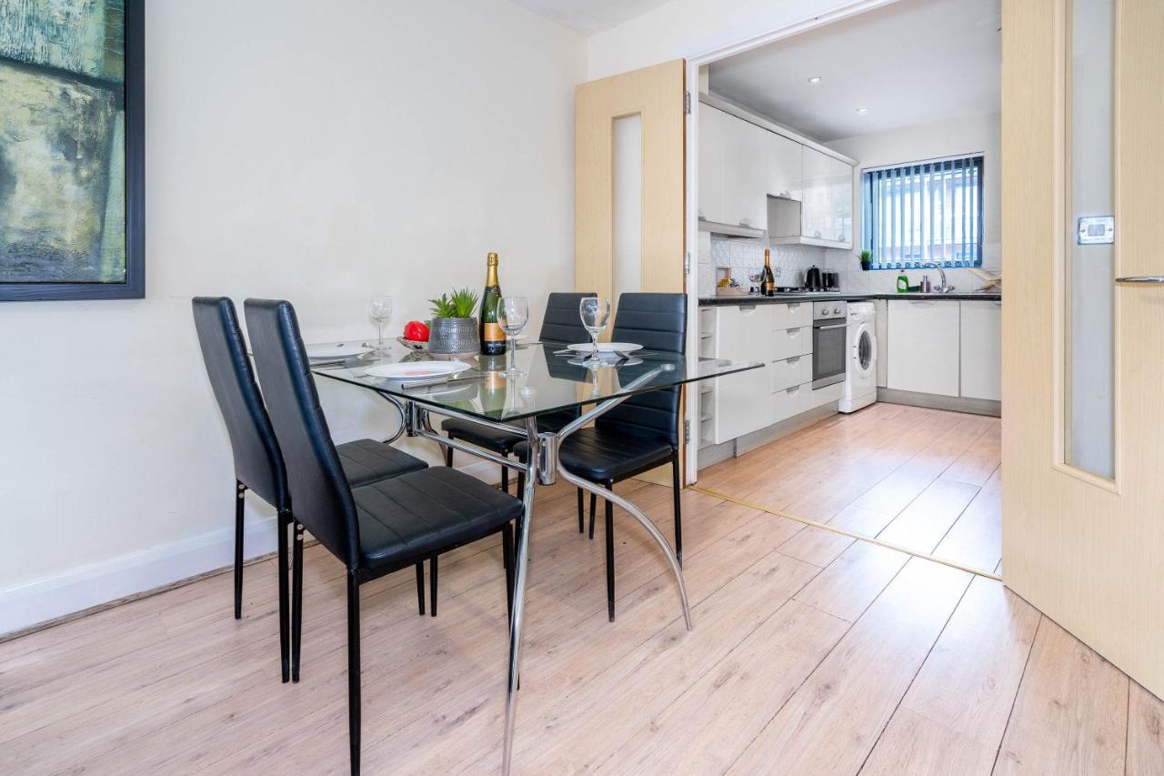 City Centre Townhouse - 3 Bedrooms - Garage - Parking - Top Rated Μπέρμιγχαμ Εξωτερικό φωτογραφία
