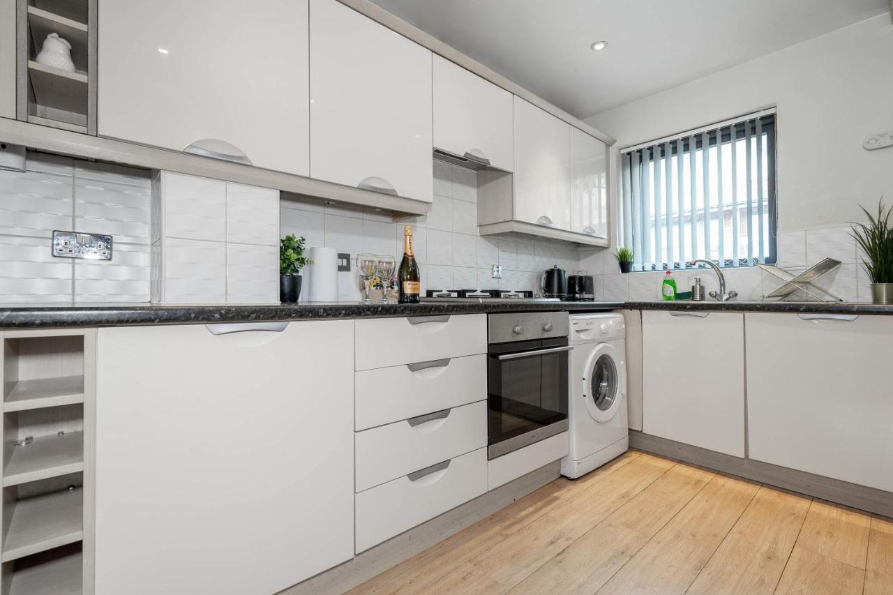 City Centre Townhouse - 3 Bedrooms - Garage - Parking - Top Rated Μπέρμιγχαμ Εξωτερικό φωτογραφία